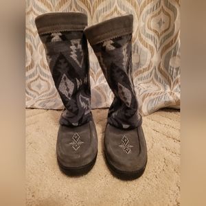 Womens size 8 moccasins